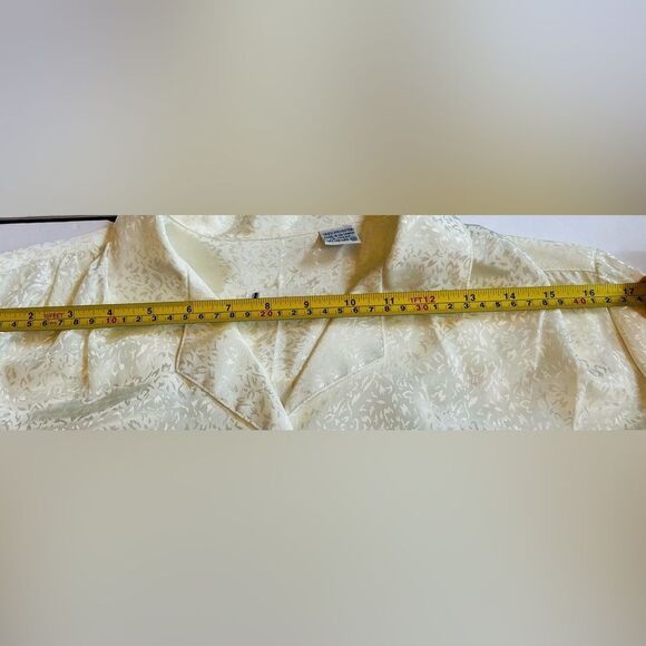 TJ Bentley Vintage Blouse Sz Large Button Up Cream with Geometric Design Vtg - Picture 4 of 7